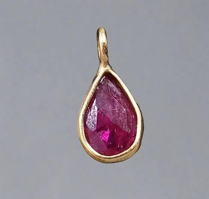 18k Gold Natural Teardrop Ruby Charm
