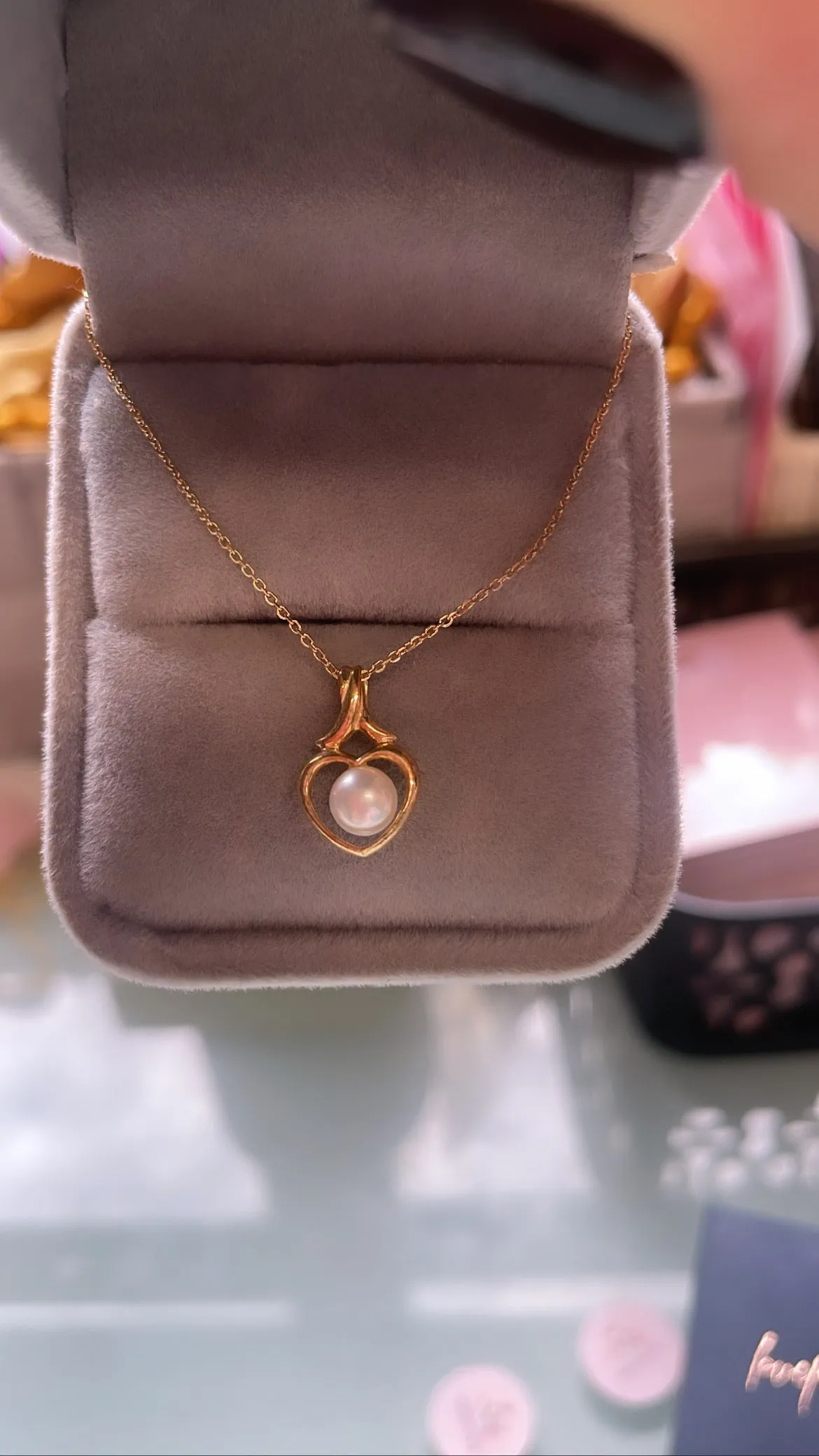 Solid 9ct Gold Pearl  Pendant (9ct Solid Gold pendant & chain)
