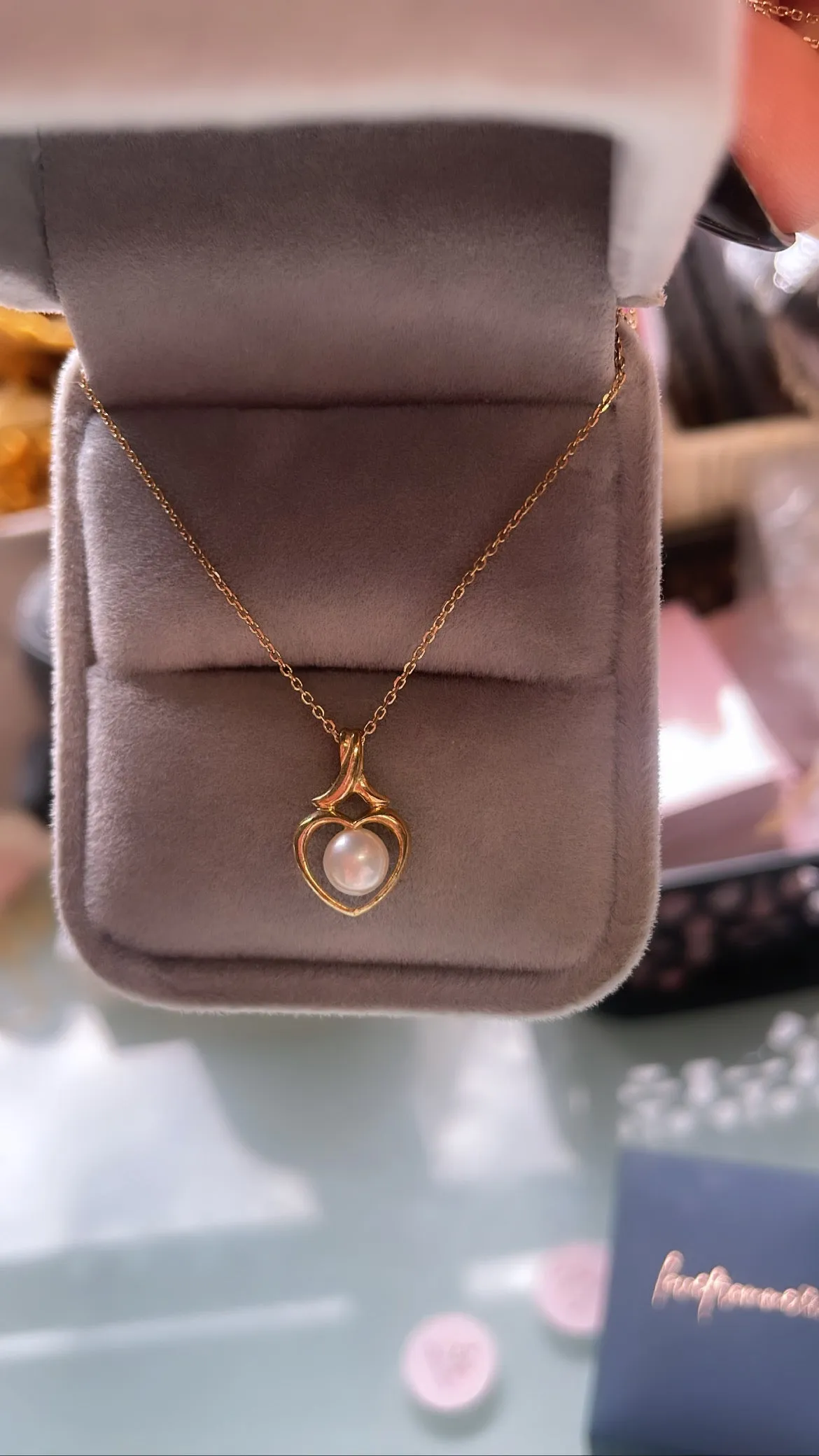 Solid 9ct Gold Pearl  Pendant (9ct Solid Gold pendant & chain)